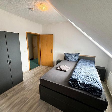 Grosse & Voll Ausgestattete Apartments, Studios, Doppelzimmer, Workspace, Parkplatz, Netflix, Prime & Schnelles Wifi In Ruhiger Lage Mit Garten Rudolstadt Exterior foto