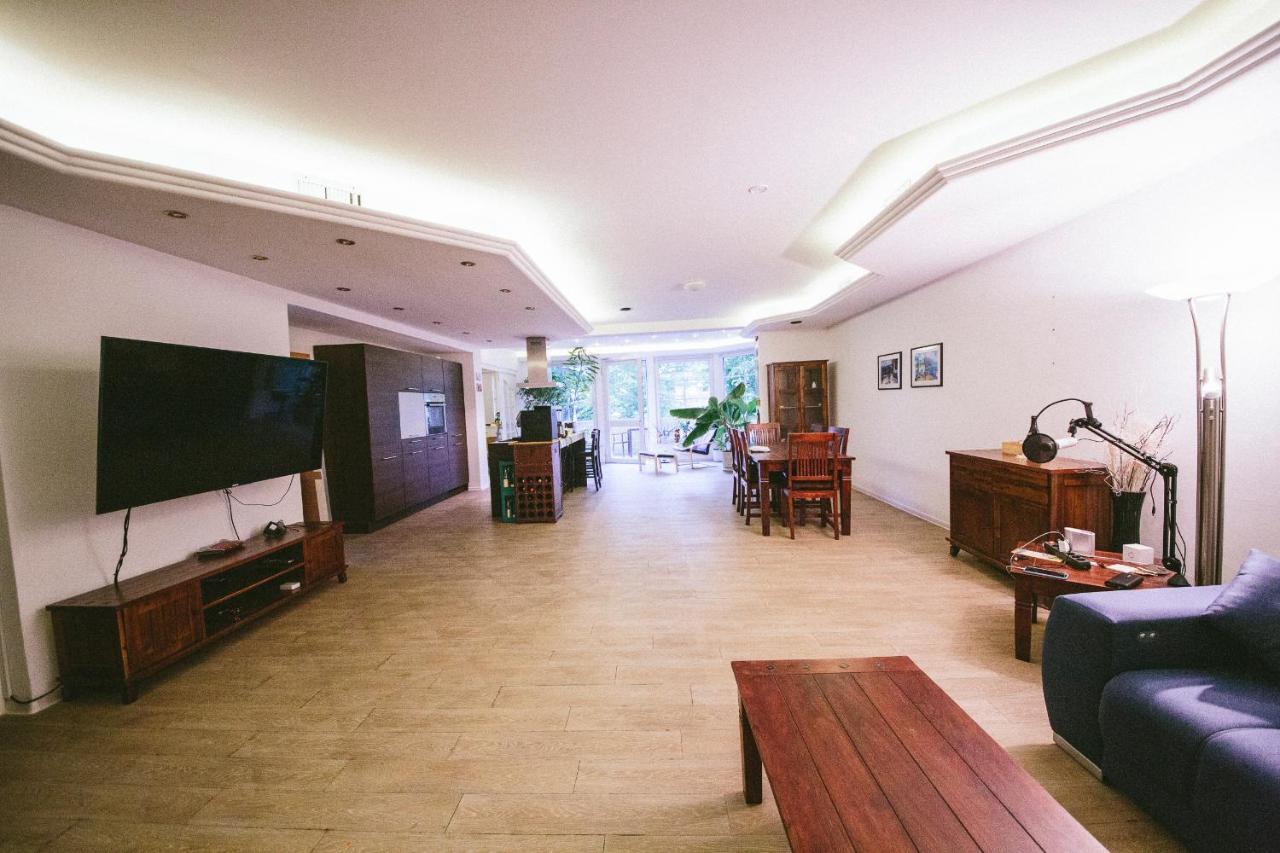 Grosse & Voll Ausgestattete Apartments, Studios, Doppelzimmer, Workspace, Parkplatz, Netflix, Prime & Schnelles Wifi In Ruhiger Lage Mit Garten Rudolstadt Exterior foto