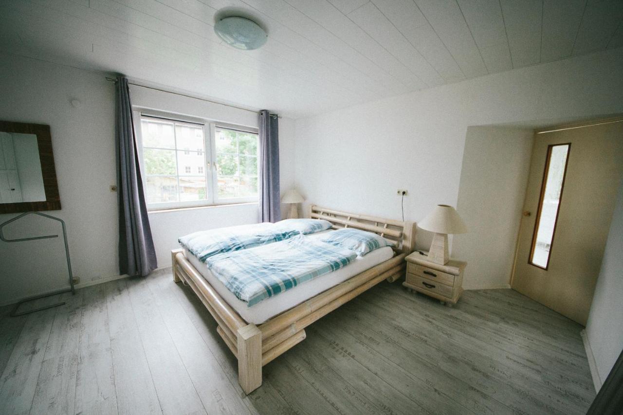 Grosse & Voll Ausgestattete Apartments, Studios, Doppelzimmer, Workspace, Parkplatz, Netflix, Prime & Schnelles Wifi In Ruhiger Lage Mit Garten Rudolstadt Exterior foto