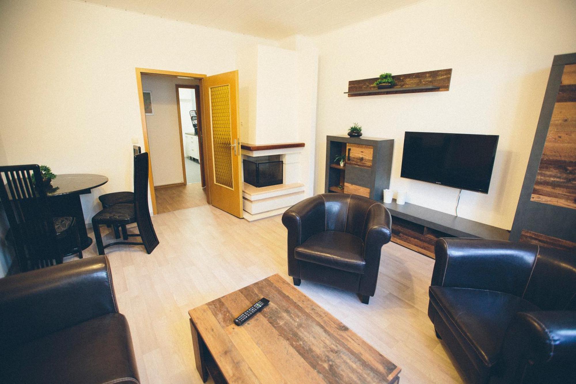 Grosse & Voll Ausgestattete Apartments, Studios, Doppelzimmer, Workspace, Parkplatz, Netflix, Prime & Schnelles Wifi In Ruhiger Lage Mit Garten Rudolstadt Quarto foto