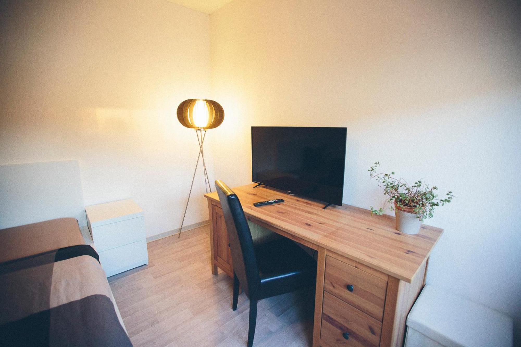 Grosse & Voll Ausgestattete Apartments, Studios, Doppelzimmer, Workspace, Parkplatz, Netflix, Prime & Schnelles Wifi In Ruhiger Lage Mit Garten Rudolstadt Exterior foto