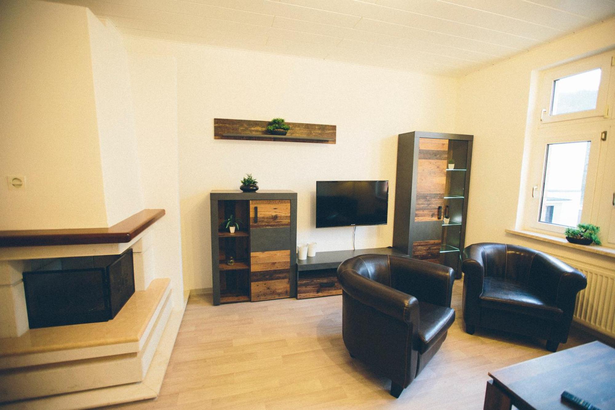 Grosse & Voll Ausgestattete Apartments, Studios, Doppelzimmer, Workspace, Parkplatz, Netflix, Prime & Schnelles Wifi In Ruhiger Lage Mit Garten Rudolstadt Quarto foto