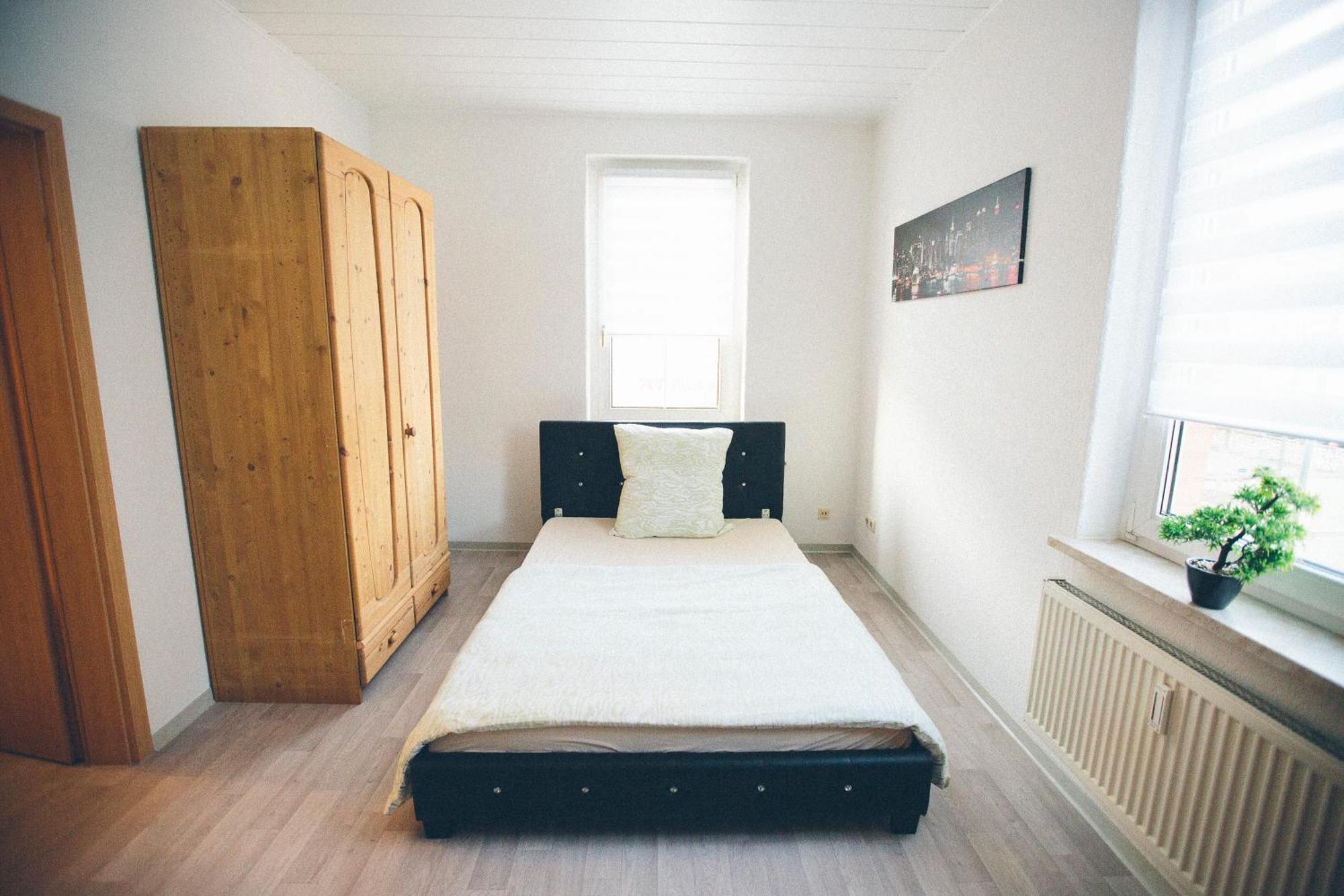Grosse & Voll Ausgestattete Apartments, Studios, Doppelzimmer, Workspace, Parkplatz, Netflix, Prime & Schnelles Wifi In Ruhiger Lage Mit Garten Rudolstadt Quarto foto