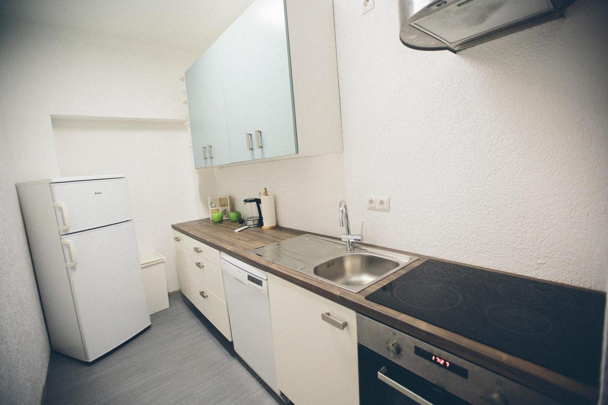 Grosse & Voll Ausgestattete Apartments, Studios, Doppelzimmer, Workspace, Parkplatz, Netflix, Prime & Schnelles Wifi In Ruhiger Lage Mit Garten Rudolstadt Quarto foto