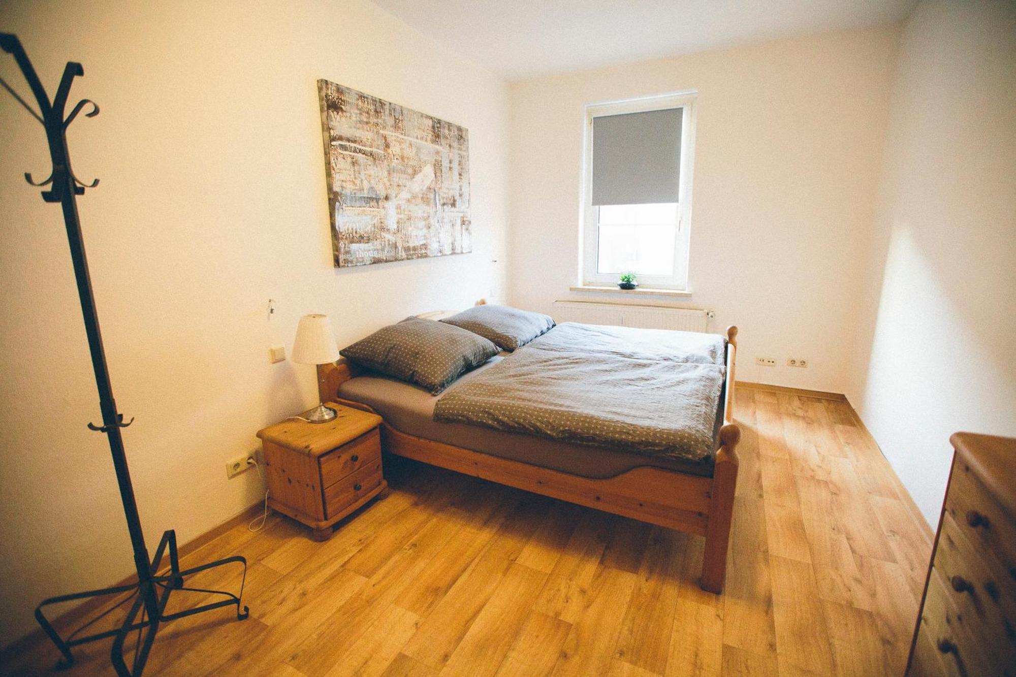Grosse & Voll Ausgestattete Apartments, Studios, Doppelzimmer, Workspace, Parkplatz, Netflix, Prime & Schnelles Wifi In Ruhiger Lage Mit Garten Rudolstadt Quarto foto