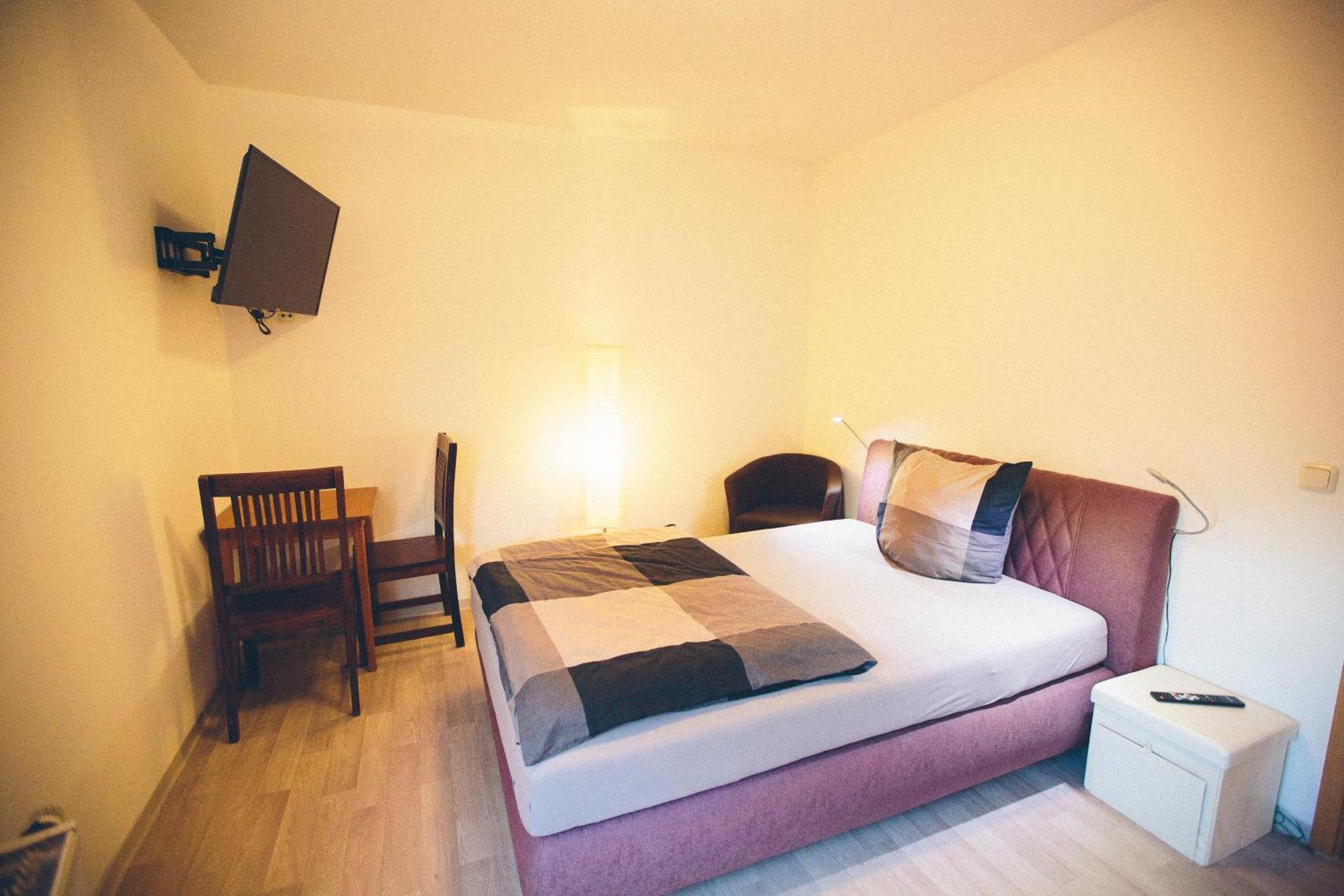 Grosse & Voll Ausgestattete Apartments, Studios, Doppelzimmer, Workspace, Parkplatz, Netflix, Prime & Schnelles Wifi In Ruhiger Lage Mit Garten Rudolstadt Exterior foto