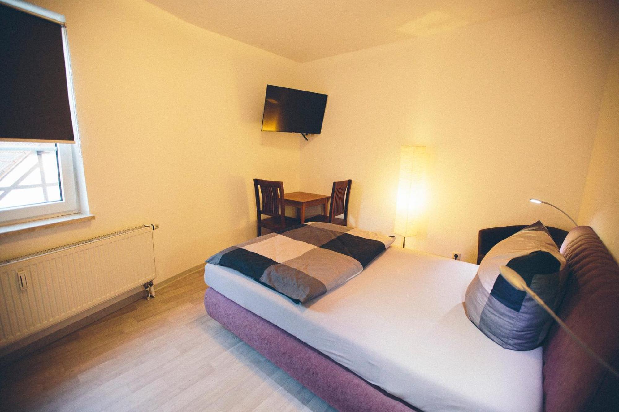 Grosse & Voll Ausgestattete Apartments, Studios, Doppelzimmer, Workspace, Parkplatz, Netflix, Prime & Schnelles Wifi In Ruhiger Lage Mit Garten Rudolstadt Exterior foto