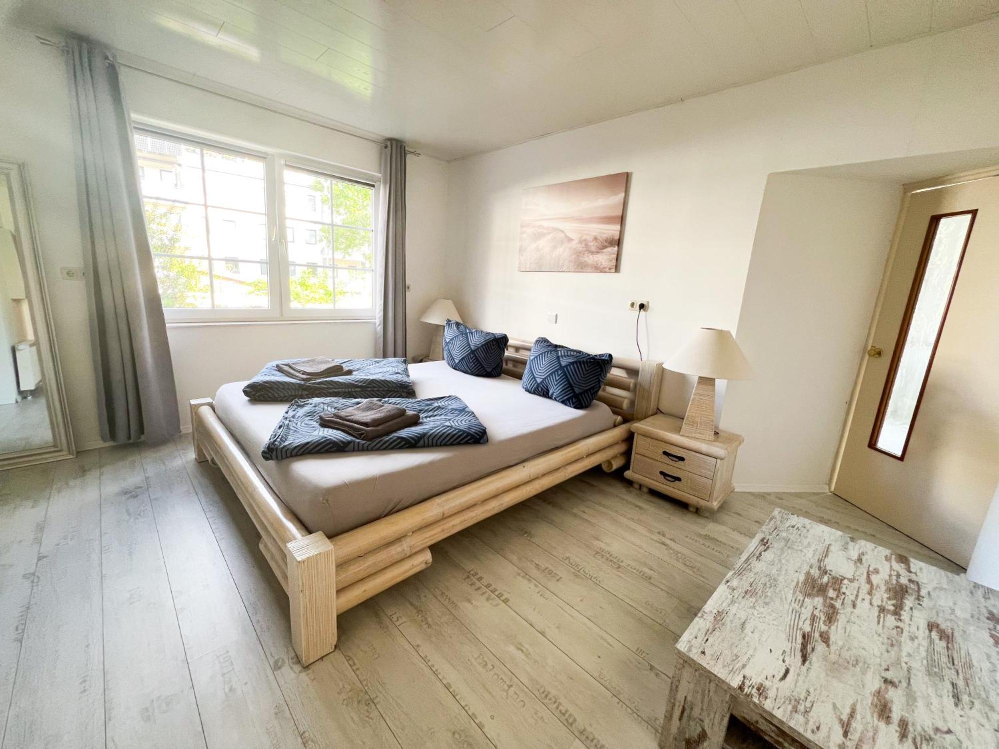 Grosse & Voll Ausgestattete Apartments, Studios, Doppelzimmer, Workspace, Parkplatz, Netflix, Prime & Schnelles Wifi In Ruhiger Lage Mit Garten Rudolstadt Quarto foto