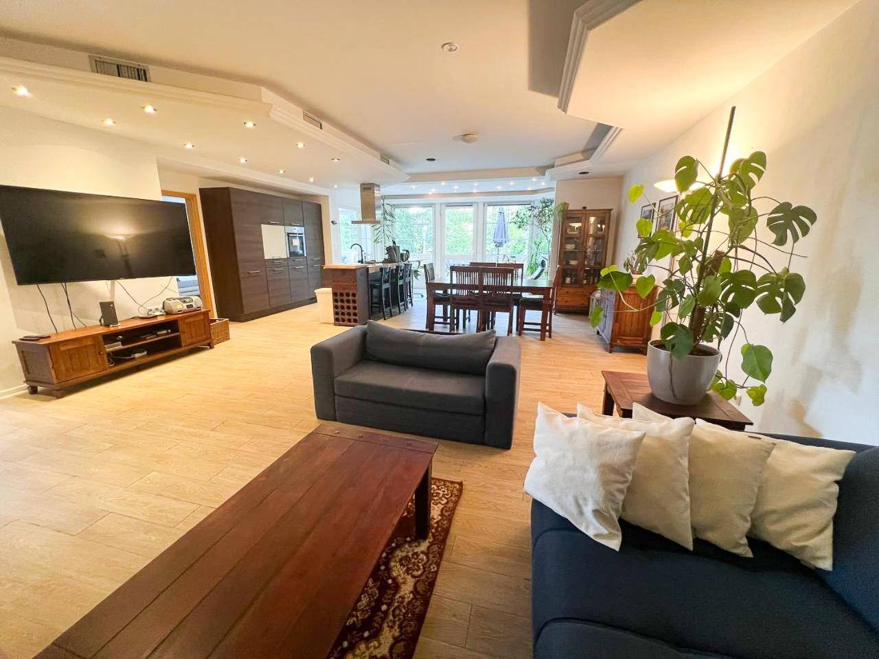 Grosse & Voll Ausgestattete Apartments, Studios, Doppelzimmer, Workspace, Parkplatz, Netflix, Prime & Schnelles Wifi In Ruhiger Lage Mit Garten Rudolstadt Exterior foto